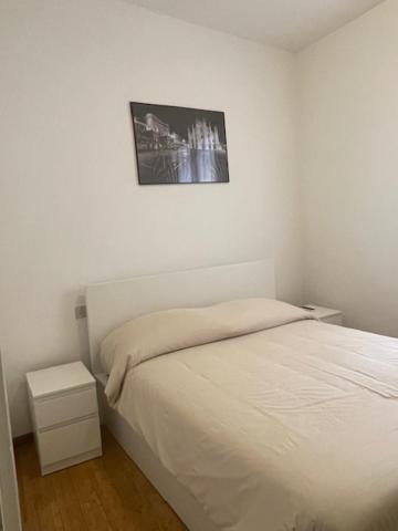 Two-room San Babila Apartment Mailand