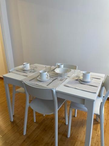 Two-room San Babila Apartment Mailand
